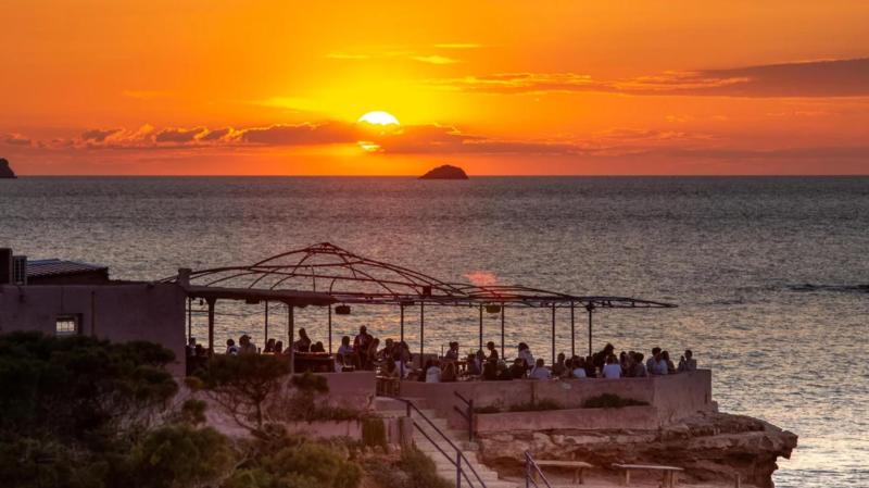 Sunset Cala Conta image 1